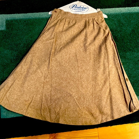 Nancy Jennifer Canada Tan A.line Skirt, Lined. Size 8 65% Wool25% Silk 10% Nylon - Picture 1 of 6